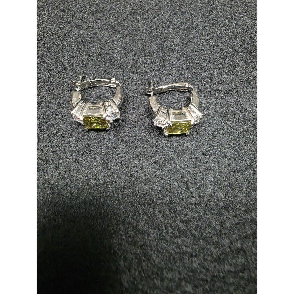 Vintage 925 leverback huggie earrings central rectangular cushion-cut Peridot
